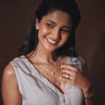 Keerthi Pandian Instagram - 🦢 Styling: @_ragambigaa_ Photography: @arungnanavel Outfit: @surmaye_ from @amethystchennai Makeup: @sofdoesmakeup_ from @thebridesbar Hair: @mani_stylist_ Jewellery: The Amethyst Room @chamierschennai Footwear: @taaramitraofficial