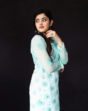 Ketaki Kulkarni Instagram - feeling blue 🩵✨🦋

Wearing @behkiiofficial 
Makeup and hair @glamorous_vanshikajain 
Captured by @the.redframe_ 
Edited by @sk__sunny_007 

#ketakikulkarni #chikankari #kurti #indian #indianwears