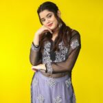 Ketaki Kulkarni Instagram - Look in my eyes they’ll tell you the truth ✨🖤 Wearing @anahita.chikankari MUA & hair @glamorous_vanshikajain Captured by @the.redframe_ Edited by @sk__sunny_007 #ketakikulkarni #instagram #chikankari #kurti