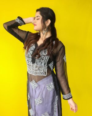 Ketaki Kulkarni Instagram - Look in my eyes they’ll tell you the truth ✨🖤

Wearing @anahita.chikankari 
MUA & hair @glamorous_vanshikajain 
Captured by @the.redframe_ 
Edited by @sk__sunny_007

#ketakikulkarni #instagram #chikankari #kurti