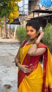 Ketaki Kulkarni Instagram - No filter required! 🥹✨🌼 MUA @makeupby_khushboopillai Hair by @beautyby_looks #reels #reel #trending #trendingreels #trendingsongs #saree #simplicity #nofilter #songs
