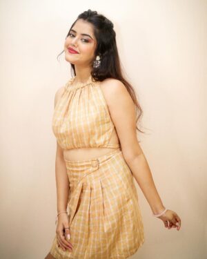 Ketaki Kulkarni Instagram - But she is looking at you! ✨

MUA & hair by @glamorous_vanshikajain 
Captured by @the.redframe_ 
Outfit by @15buttons 
Accessories by @purpleblliss 

#ketakikulkarni #instagram
