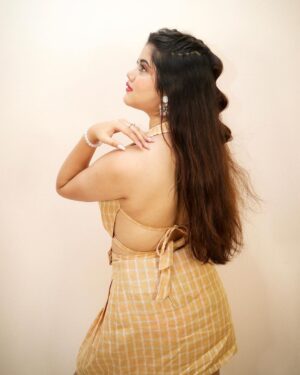 Ketaki Kulkarni Instagram - But she is looking at you! ✨

MUA & hair by @glamorous_vanshikajain 
Captured by @the.redframe_ 
Outfit by @15buttons 
Accessories by @purpleblliss 

#ketakikulkarni #instagram