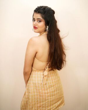 Ketaki Kulkarni Instagram - But she is looking at you! ✨

MUA & hair by @glamorous_vanshikajain 
Captured by @the.redframe_ 
Outfit by @15buttons 
Accessories by @purpleblliss 

#ketakikulkarni #instagram