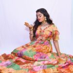 Ketaki Kulkarni Instagram - Happy Diwali everyone! 🪔✨ 📸 @the.redframe_ #diwali #diwalivibes✨ #diwali2023 #happydiwali #diwalioutfit #traditional #indianfestival #festival #festiveseason #festivewear #ketakikulkarni #instagram