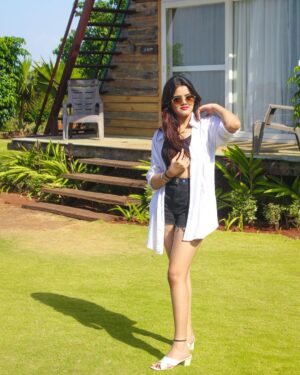 Ketaki Kulkarni Instagram - Captivated by the spellbinding beauty of this moment 🤍

📍 @nirvana_ecoagroresort 

#instagram #vacation #panchgani