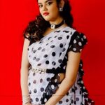 Ketaki Kulkarni Instagram - Original or Remix? 🫣🖤 Styled by @glamorous_vanshikajain Captured by @the.redframe_ #retro #retrô #retroaesthetic #retrolook #jhumka #whatjhumka #modernretro #vintage #vintagestyle #oldschool #bollywood #ketakikulkarni