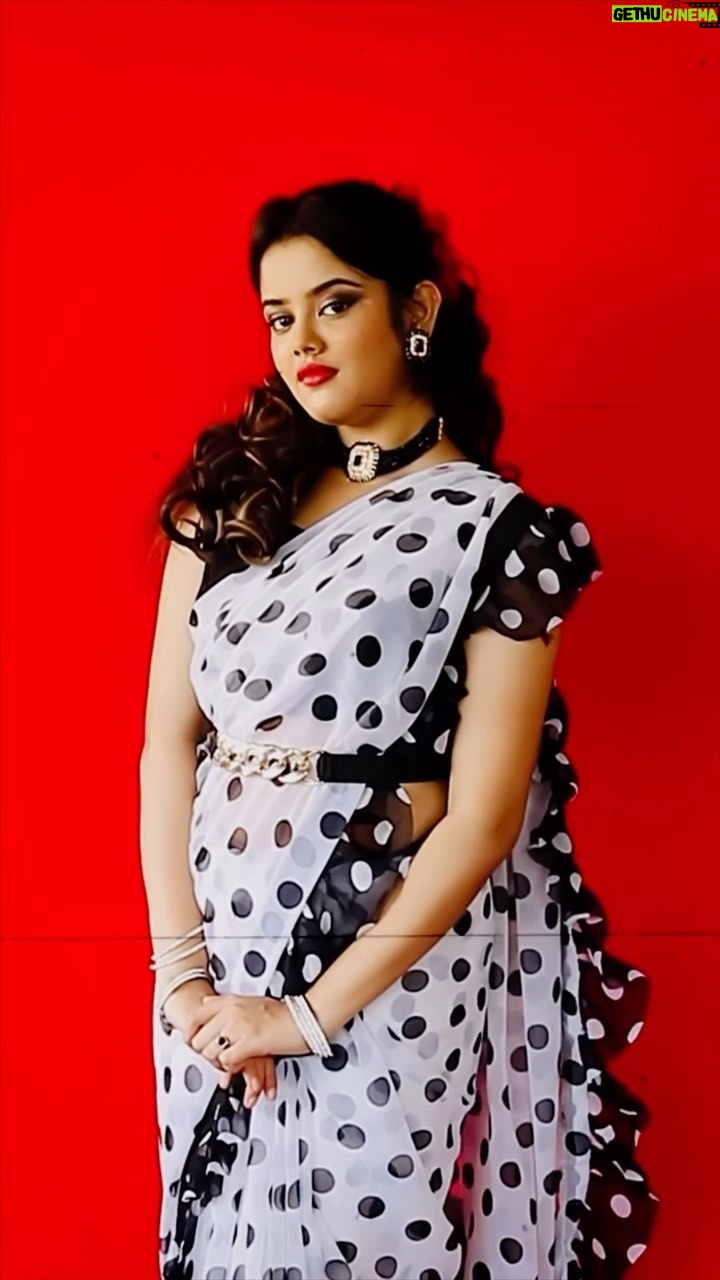 Ketaki Kulkarni - 42.3K Likes - Original or Remix? 🫣🖤
Styled by @glamorous_vanshikajain
Captured by @the.redframe_
#retro #retrô #retroaesthetic #retrolook #jhumka #whatjhumka #modernretro #vintage #vintagestyle #oldschool #bollywood #ketakikulkarni