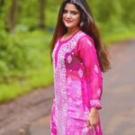 Ketaki Kulkarni Instagram - Happy rakhi everyone 💖 This kurti set and jhumka from @behkiiofficial 💖 Shot by @prathamesh_jadhav_photography Edited by @sk__sunny_007 #trending #slowmo #slowmotionvideo #trendingreels #trendingsongs #trendingnow #rakhi #rakshabandhan