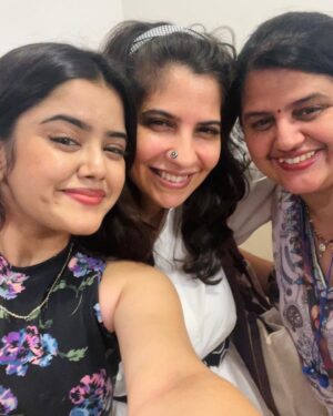 Ketaki Kulkarni Instagram - First screening of my first venture
🙏🧿
Thankyou team 1920 horrors of the heart for the evening I would never forget, it was very special!🤍🧿

#godisgood 🙏🧿

#1920horrorsoftheheart #1920 #bollywood #upcomingmovie #upcomingbollywoodmovie