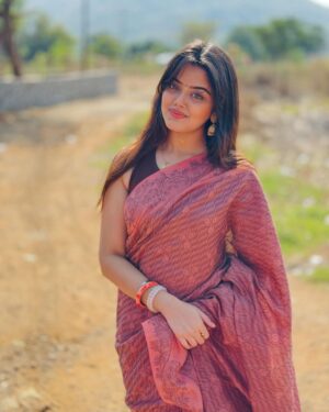 Ketaki Kulkarni Instagram - मन मस्त मगन बस तेरा नाम दोहराए 🌾🌼✨