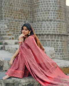 Ketaki Kulkarni Instagram - मन मस्त मगन बस तेरा नाम दोहराए 🌾🌼✨