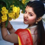 Ketaki Kulkarni Instagram - 🌻💫🦢🌙🍂🪞 MUA @makeupby_khushboopillai Hair @beautyby_looks Captured by @snapshooters__photography #saree #sareefashion #sareelove #ketakikulkarni