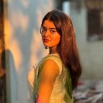 Ketaki Kulkarni Instagram - Flaunting my Indian-ness ✨🪷🦢🔅 #nofilter #indianwear #ethnic #ethnicwear #diwali #diwali2023 #indian #ketakikulkarni #instagram
