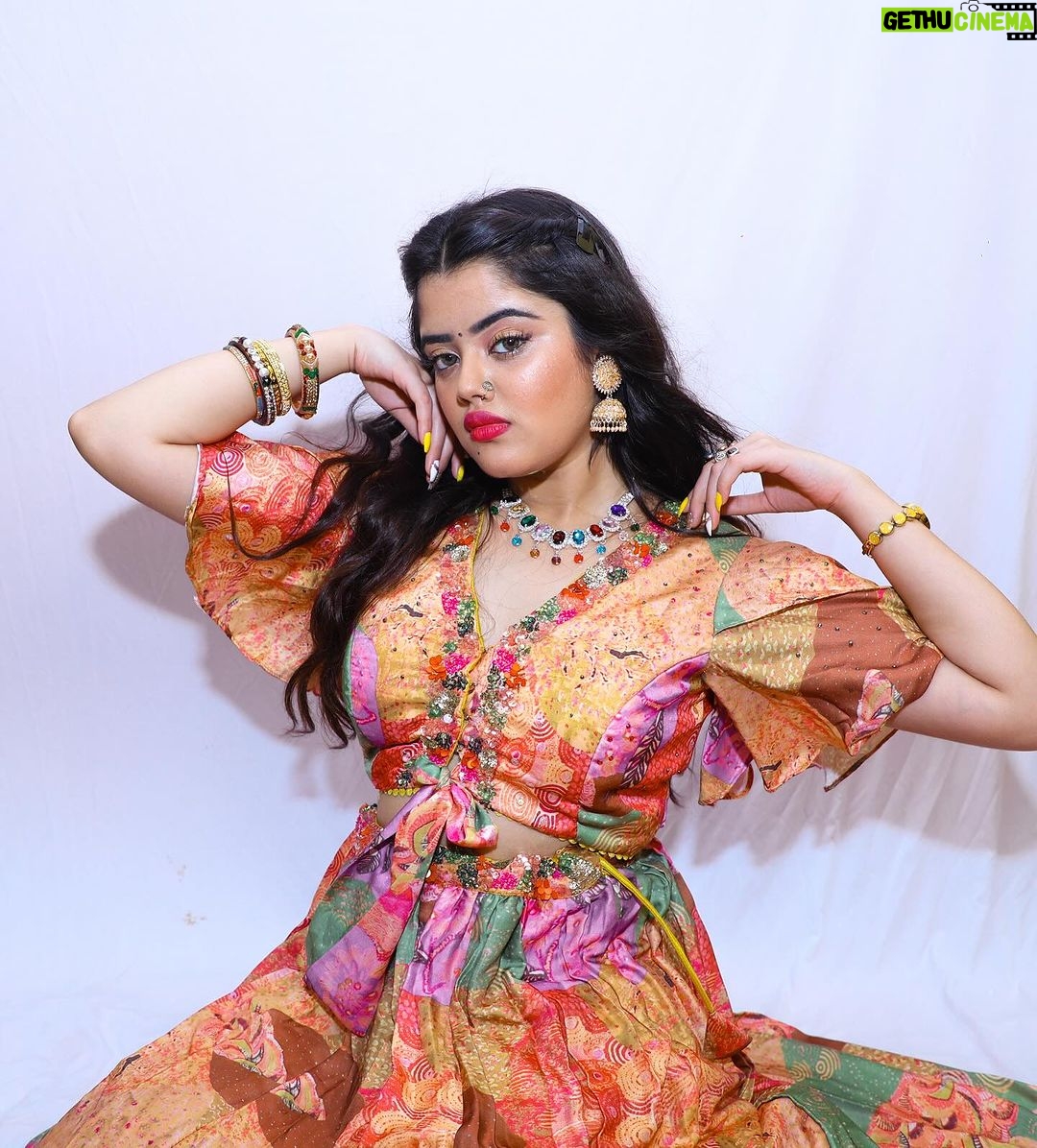 Ketaki Kulkarni Instagram - Happy Diwali everyone! 🪔✨ 📸 @the.redframe_ #diwali #diwalivibes✨ #diwali2023 #happydiwali #diwalioutfit #traditional #indianfestival #festival #festiveseason #festivewear #ketakikulkarni #instagram