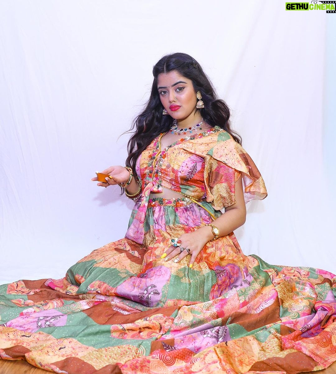 Ketaki Kulkarni Instagram - Happy Diwali everyone! 🪔✨ 📸 @the.redframe_ #diwali #diwalivibes✨ #diwali2023 #happydiwali #diwalioutfit #traditional #indianfestival #festival #festiveseason #festivewear #ketakikulkarni #instagram