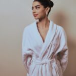 Khushi Kapoor Instagram - ☀️ @dior @blacksocks.studio @tom.seager_ @manpriyajewellery @nikhilmansata