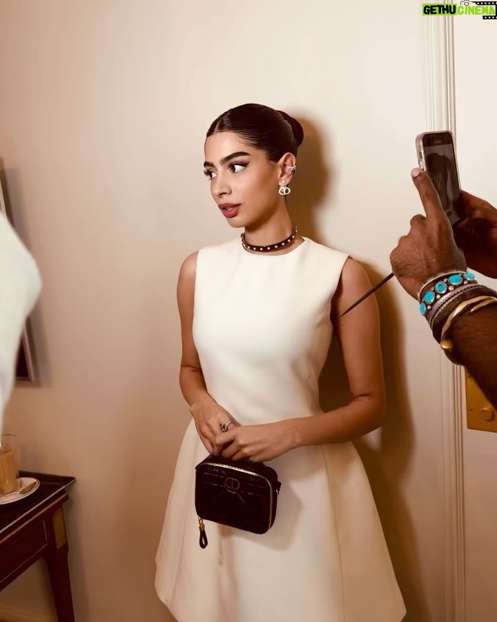 Khushi Kapoor Instagram - In Paris with @dior 🤍 Paris, France