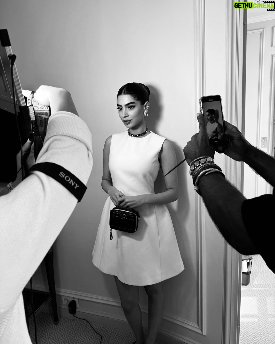 Khushi Kapoor Instagram - In Paris with @dior 🤍 Paris, France