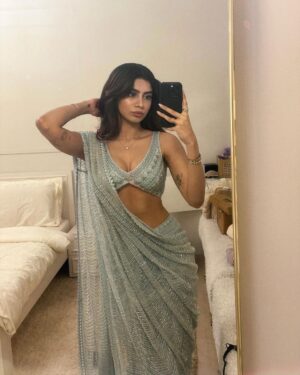 Khushi Kapoor Instagram - 🩵

@tanghavri 
@sheldon.santos