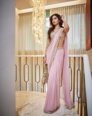 Khushi Kapoor Instagram - 🌸

@arpitamehtaofficial 
@spacemuffin27 
@hot.hair.balloon 
@tianakamtephotography
