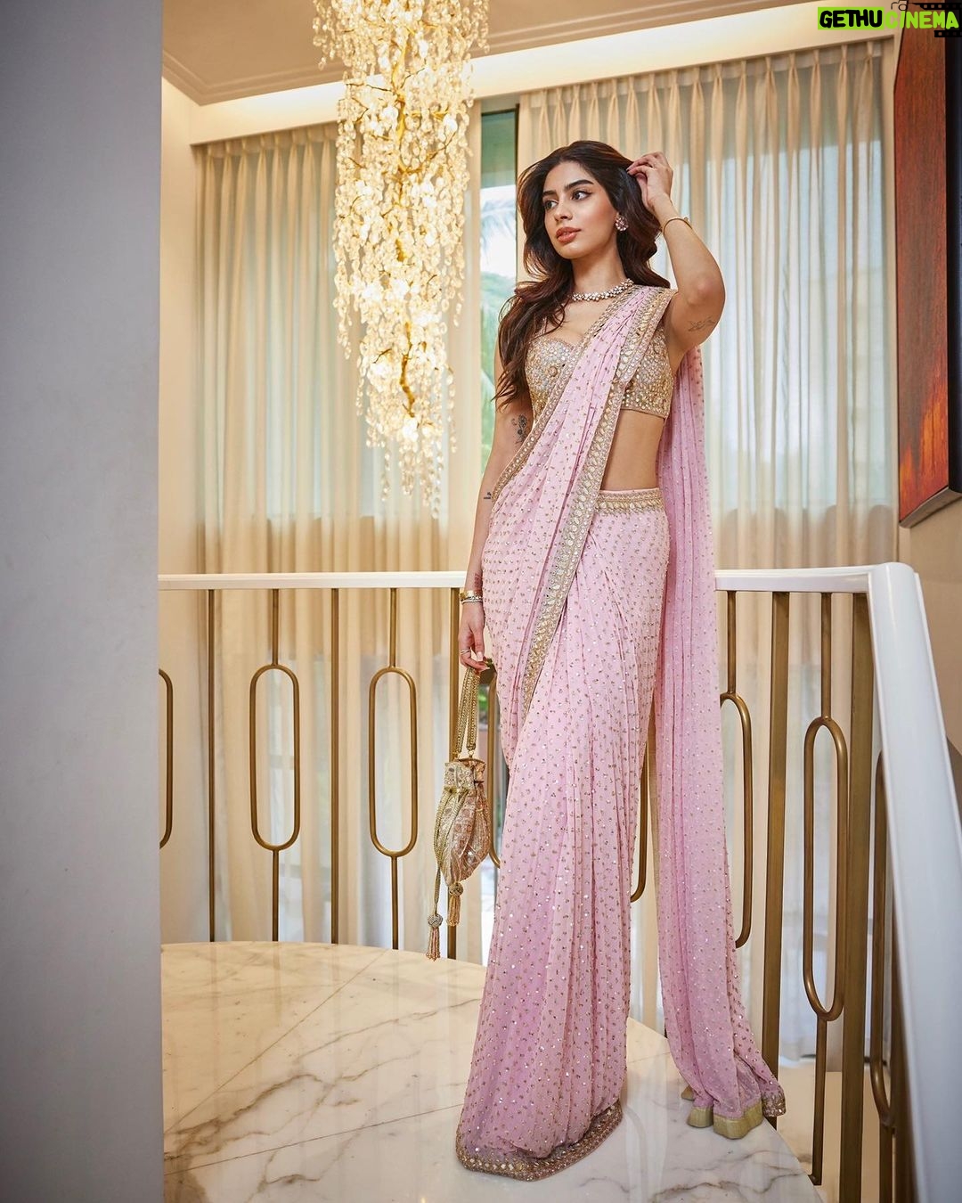 Khushi Kapoor - 361.5K Likes - 🌸
@arpitamehtaofficial
@spacemuffin27
@hot.hair.balloon
@tianakamtephotography