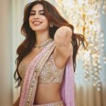 Khushi Kapoor Instagram – 🌸

@arpitamehtaofficial 
@spacemuffin27 
@hot.hair.balloon 
@tianakamtephotography