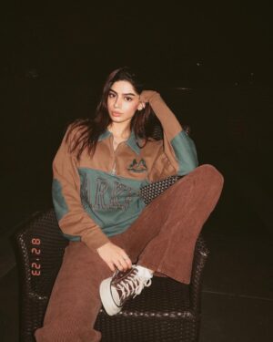 Khushi Kapoor Instagram - 👋🏼