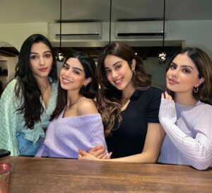 Khushi Kapoor Instagram - 👯‍♀️👯‍♀️