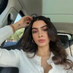 Khushi Kapoor Instagram - 👋🏼