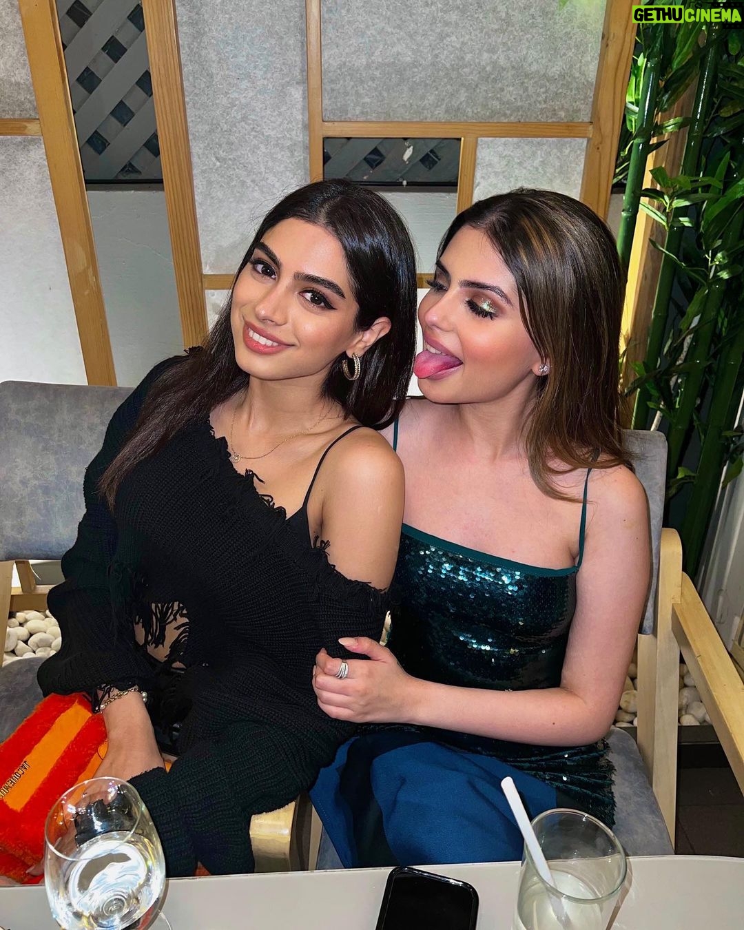 Khushi Kapoor Instagram - 👯♀️tweedledum and tweedledee