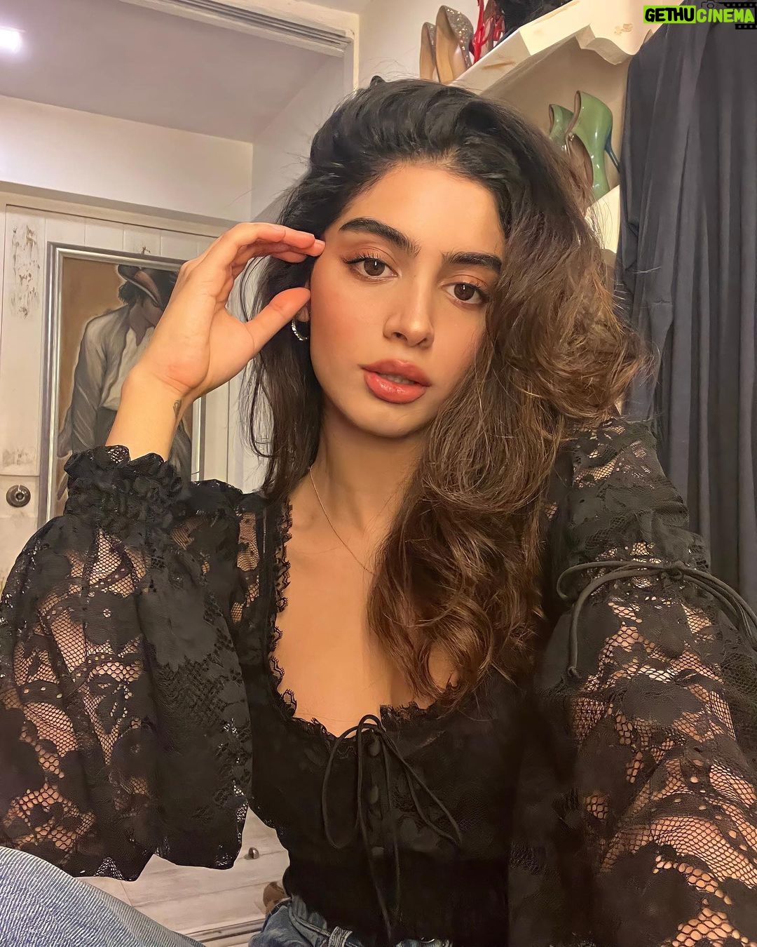 Khushi Kapoor Instagram - Me outside vs. Me insideđź‘€