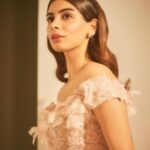 Khushi Kapoor Instagram – Hii👼🏼
@tanghavri
@sheldon.santos
@alistan_fernandes