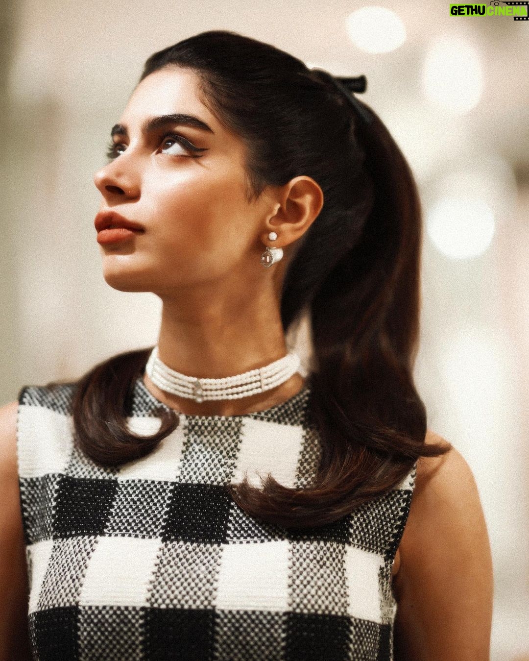 Khushi Kapoor Instagram - Yesterday for @dior