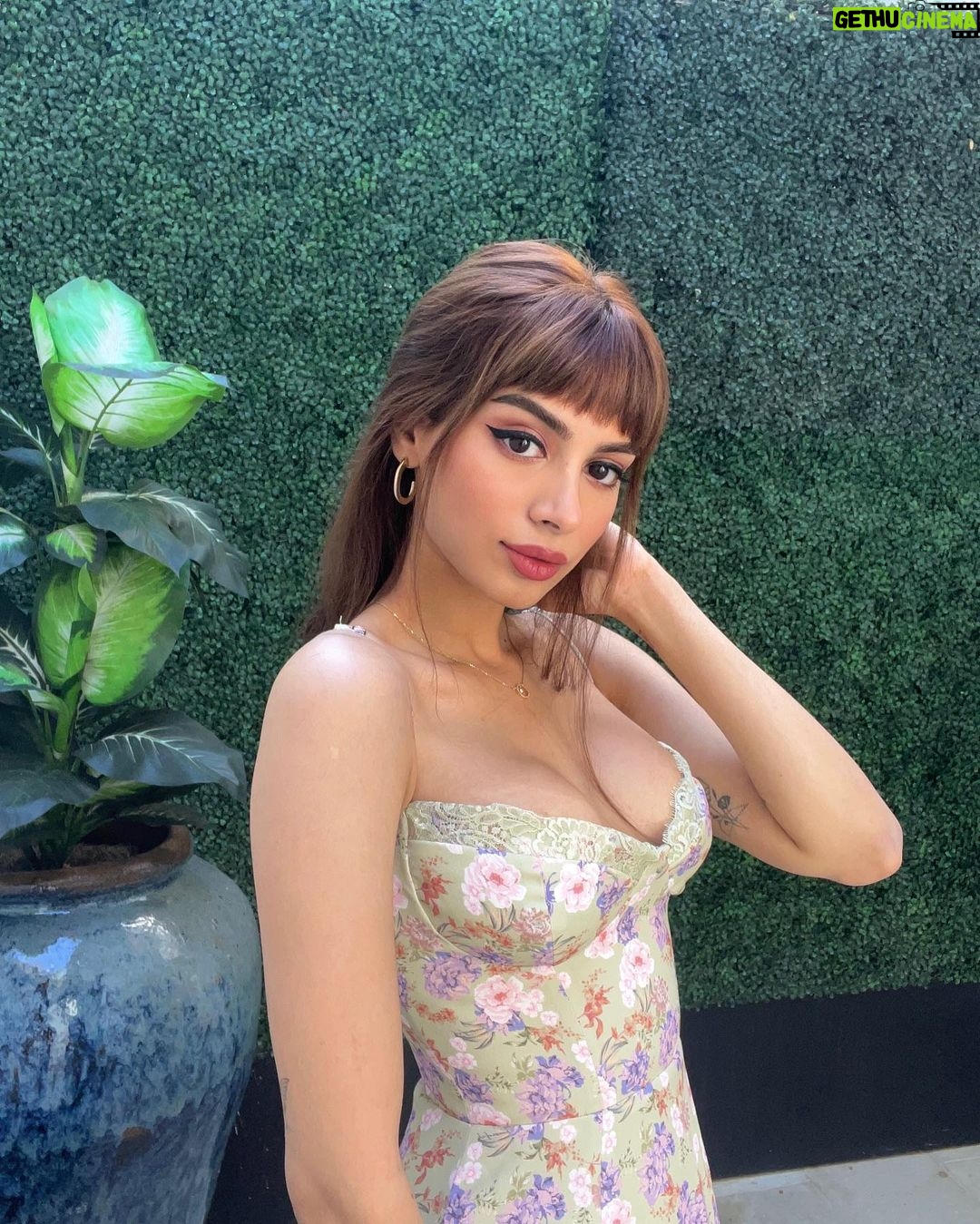 Khushi Kapoor - 296.5K Likes - 🌻