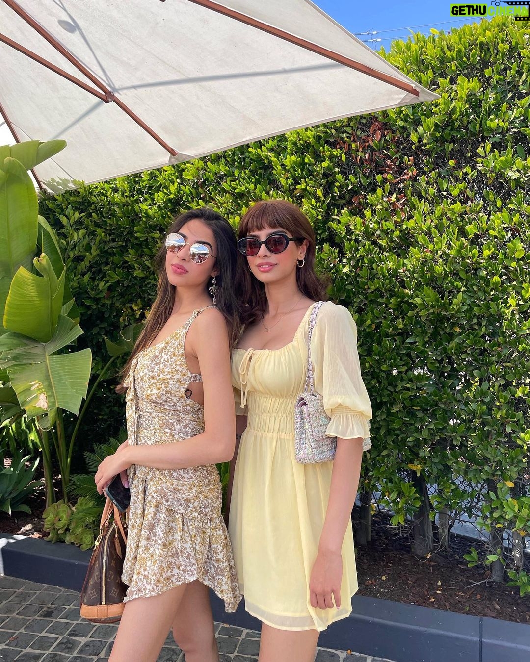 Khushi Kapoor Instagram - Did u really go to La if you havenāt posted a picture of palm trees on your Instagramš„²