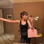 Khushi Kapoor Instagram – Did u really go to La if you havenāt posted a picture of palm trees on your Instagramš„²