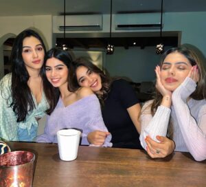 Khushi Kapoor Instagram - 👯‍♀️👯‍♀️