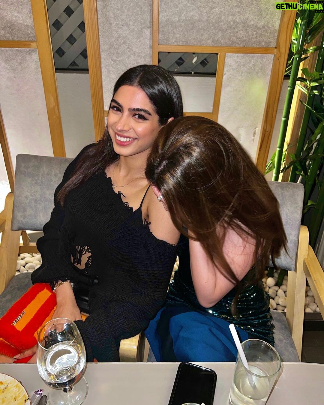 Khushi Kapoor Instagram - 👯♀️tweedledum and tweedledee