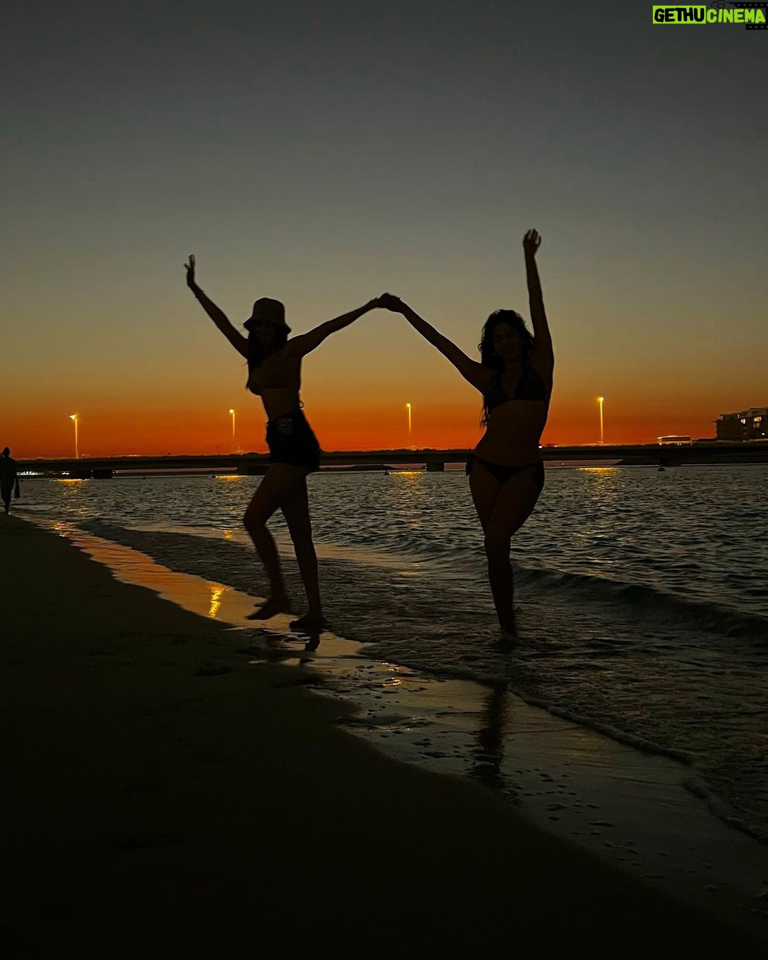 Khushi Kapoor - 233.1K Likes - 99 problems but the beach ain’t one🕺🏻