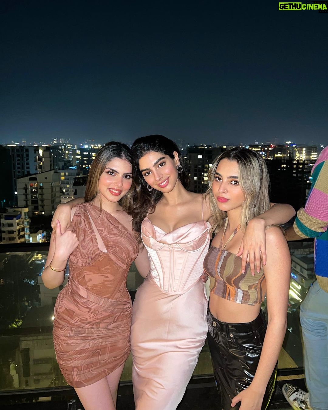 Khushi Kapoor - 228.2K Likes - 🥳