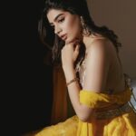 Khushi Kapoor Instagram - 💛 @arpita__mehta @tanghavri @shriramhariramjewellers @prithvipictures