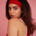 Khushi Kapoor Instagram - A series❤️‍🩹 Outfit deets🍒: Sports bra: @zara Jewels: @inezeofficial Shorts: @myriad_activewear Styled by @spacemuffin27 Hair by @marcepedrozo Makeup by @sonamdoesmakeup Shot by @sashajairam Set by @riidawg