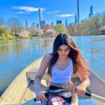 Khushi Kapoor Instagram - 🚣🏻☀️
