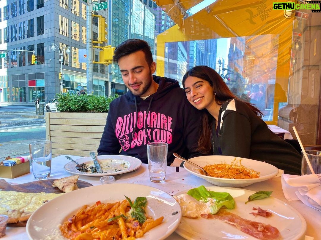 Khushi Kapoor Instagram - 🍝 New York, New York