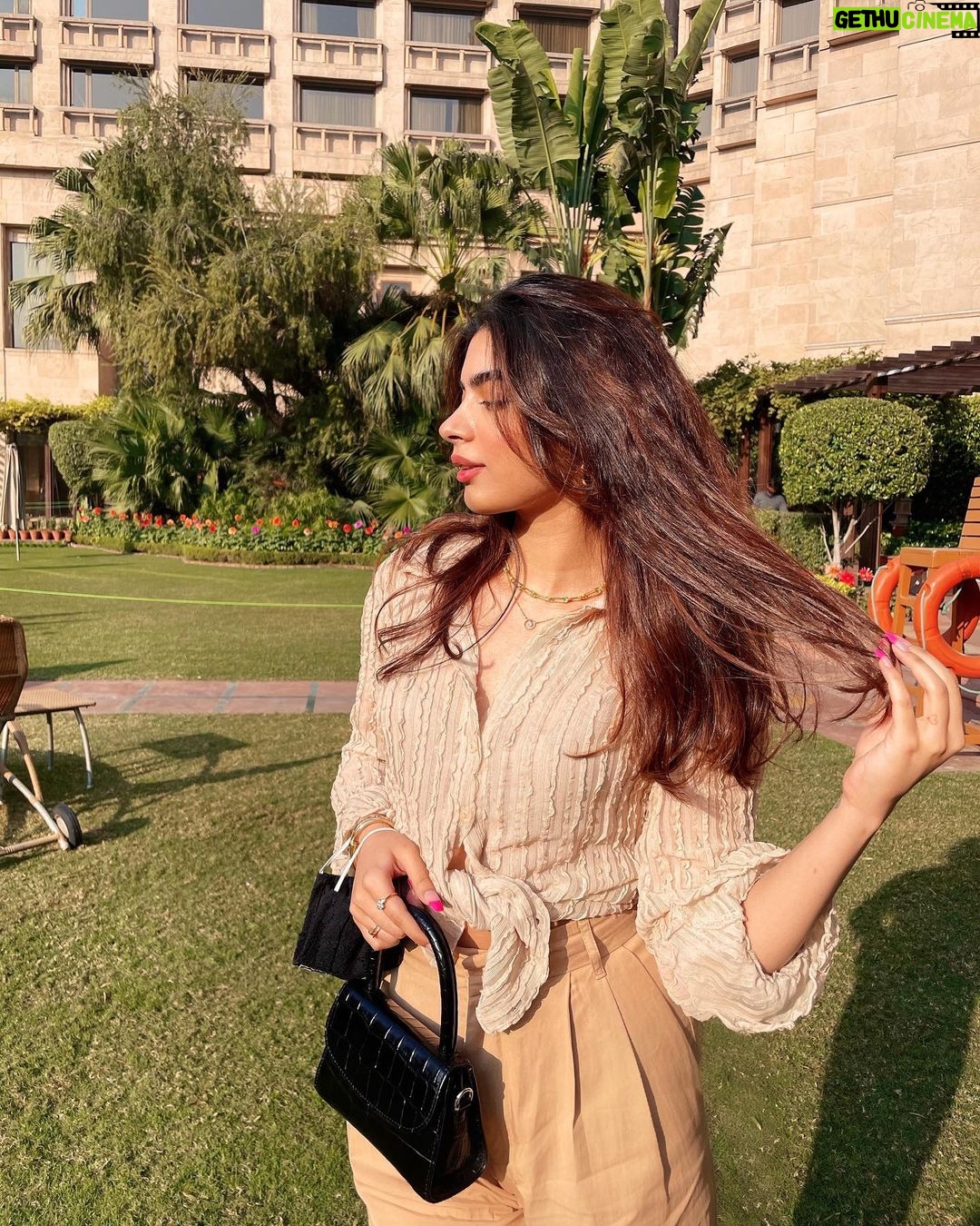 Khushi Kapoor Instagram - Breezy🌈 Delhi, India