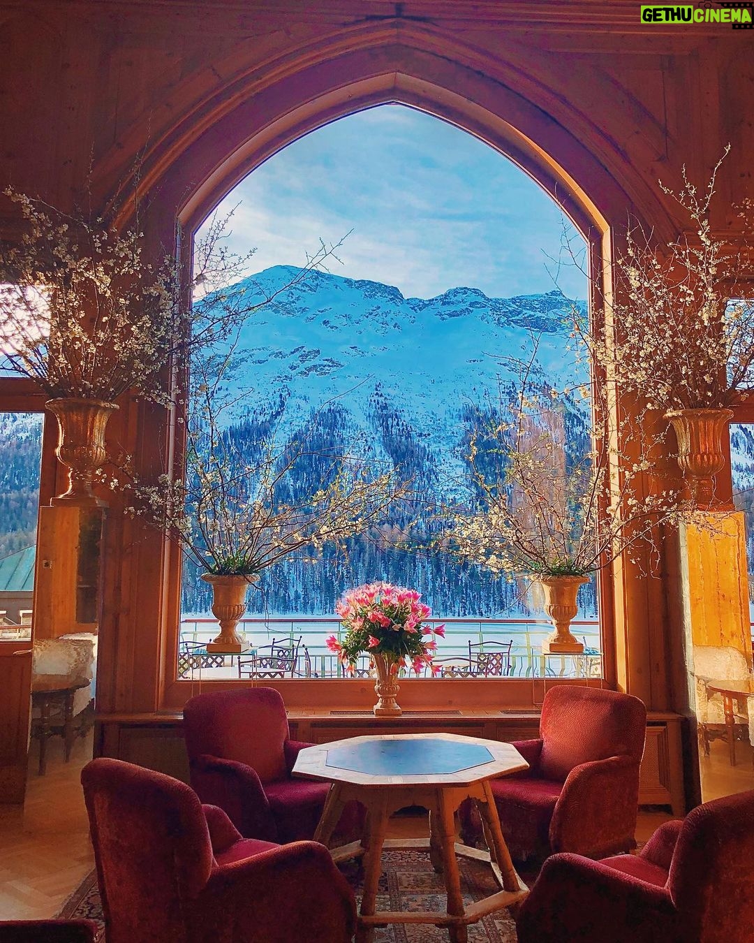 Khushi Kapoor Instagram - Need a view like this again🏔