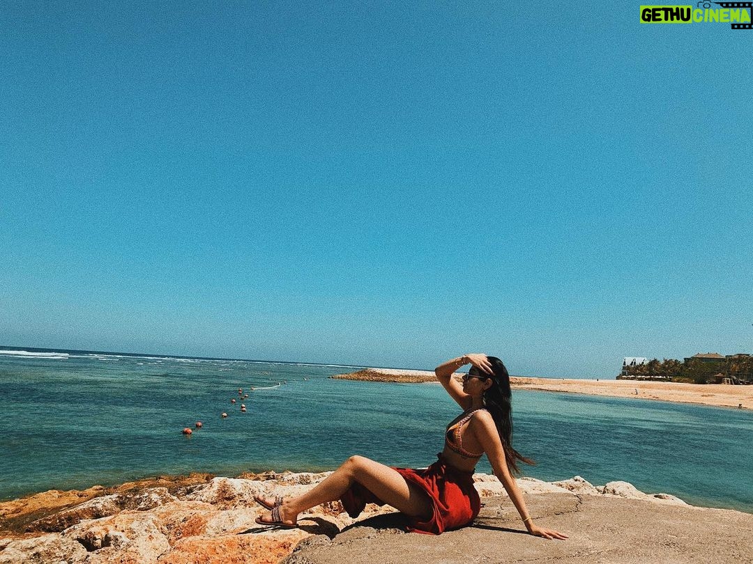 Khushi Kapoor Instagram - Missing the beach🏖 Bali