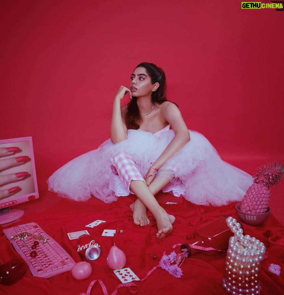 Khushi Kapoor Instagram - Can you tell, pink is my favourite colour?💘🤪 OOTD🎀 Custom bikini top: @flirtatious_india Jewellery: @studioloveletter Skirt: @quodnewyork Pants: @zara Styled by @spacemuffin27 Shot by @sashajairam Make up by @sonamdoesmakeup Hair by @marcepedrozo Set by @riidawg