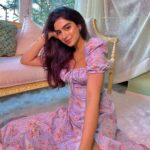 Khushi Kapoor Instagram - 👑Princess of........my bedroom😴